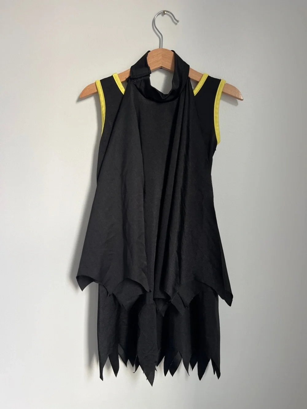 Kids Black and Yellow Batgirl Dress and Cape Halloween Costume Size S (4T)
